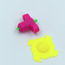 Brightly colored spinner launcher toys, 30 pieces