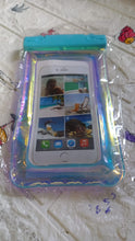 Waterproof smartphone pouch, ideal for swimming