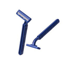 Double blade disposable razors